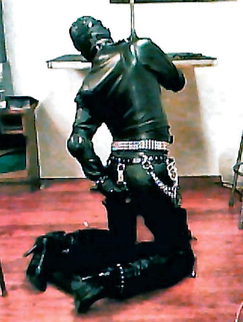 10P Leather Jerkoff Session 4