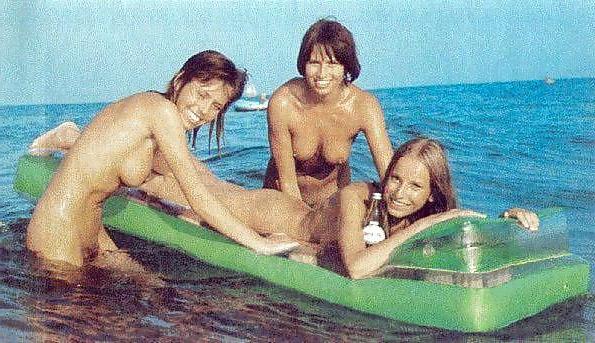 18P Naked beach 9.