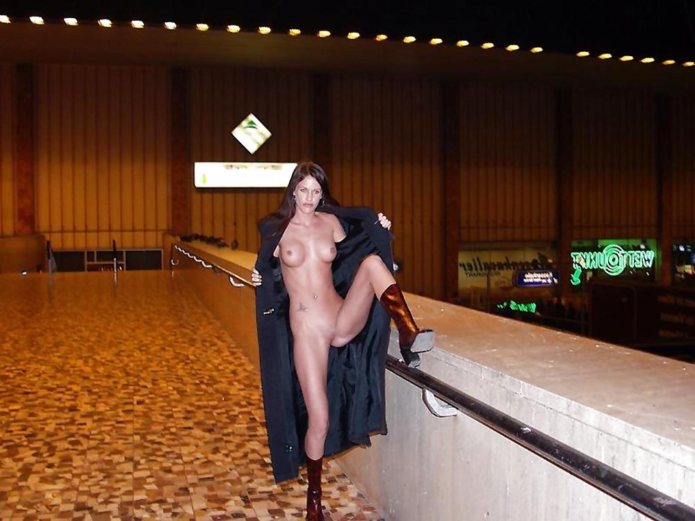 15P Flashing Females 6
