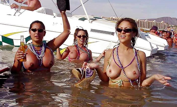 25P Beach Beauties 016 - Posing