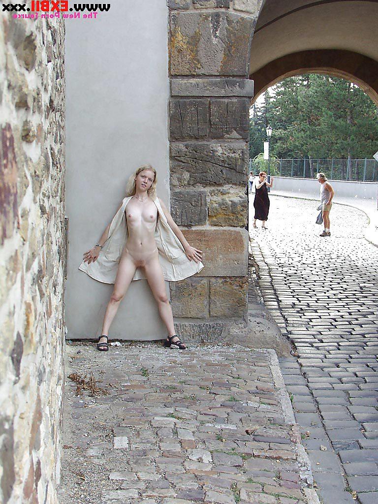 15P Flashing Females 22
