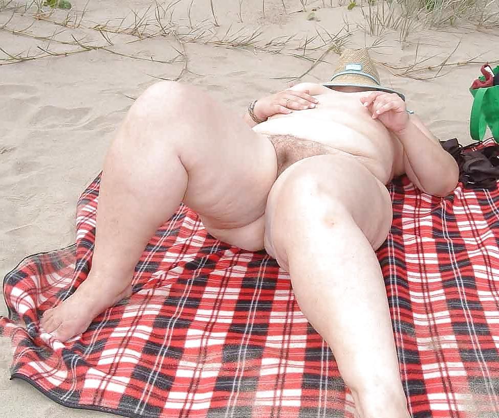 25P Older Beach Nudists