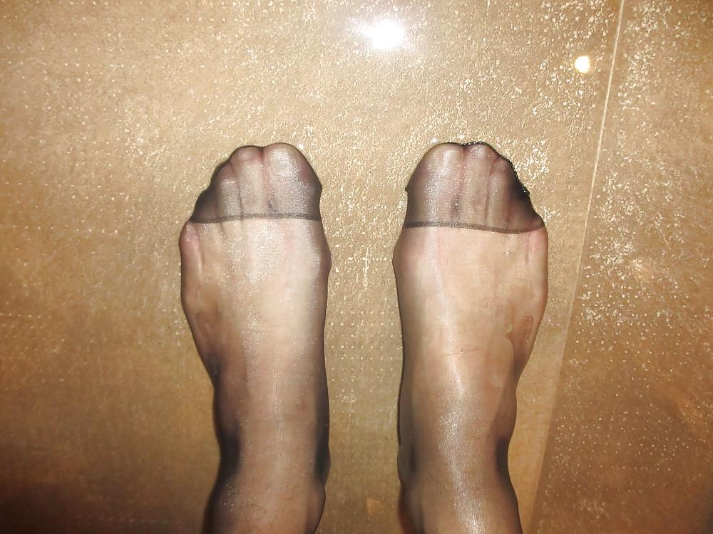 25P Wet stockings, leather, cum and high heels