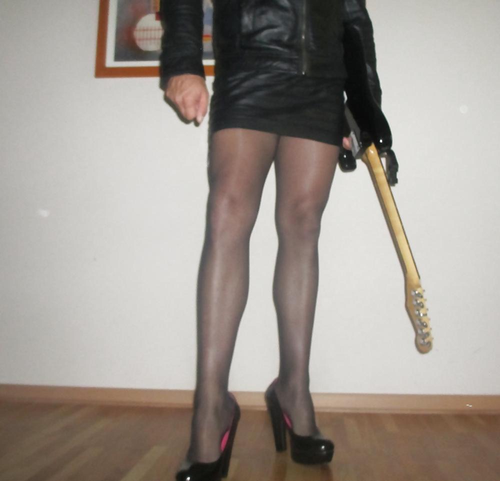 25P Wet stockings, leather, cum and high heels