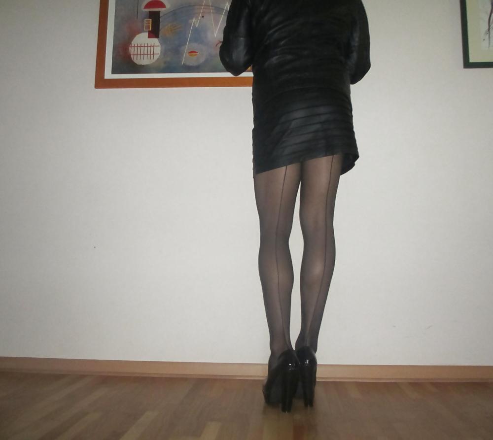 25P Wet stockings, leather, cum and high heels