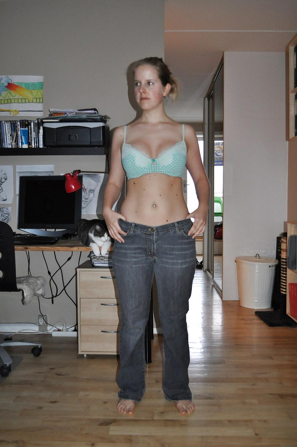 25P Sexy Curvy Blonde College Girl