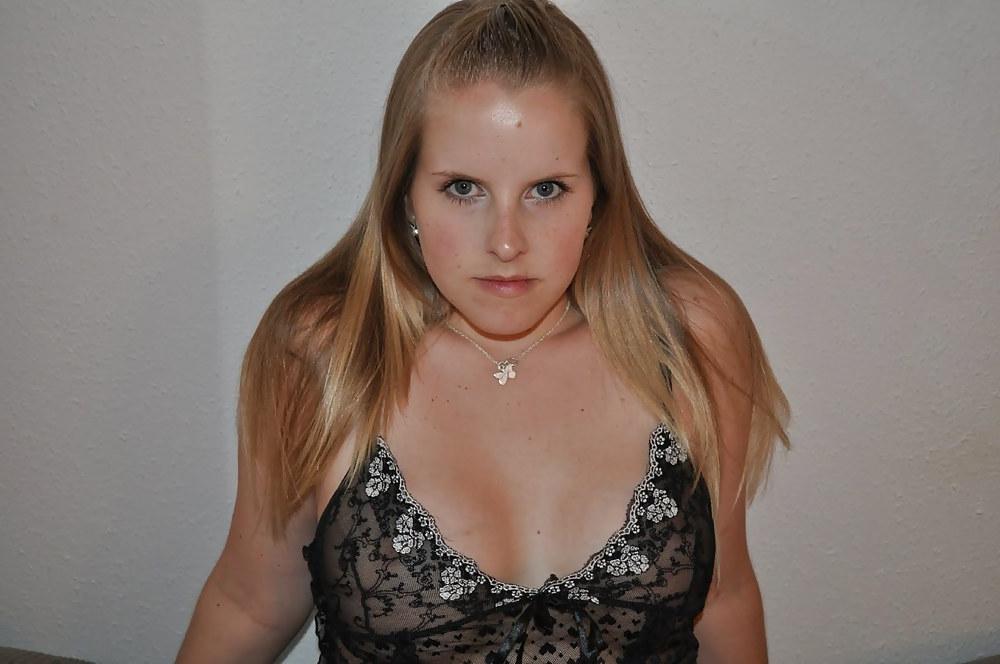 25P Sexy Curvy Blonde College Girl