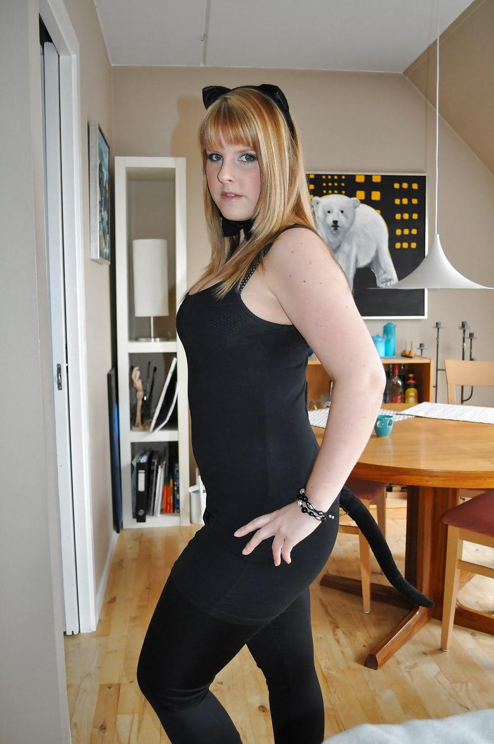 25P Sexy Curvy Blonde College Girl