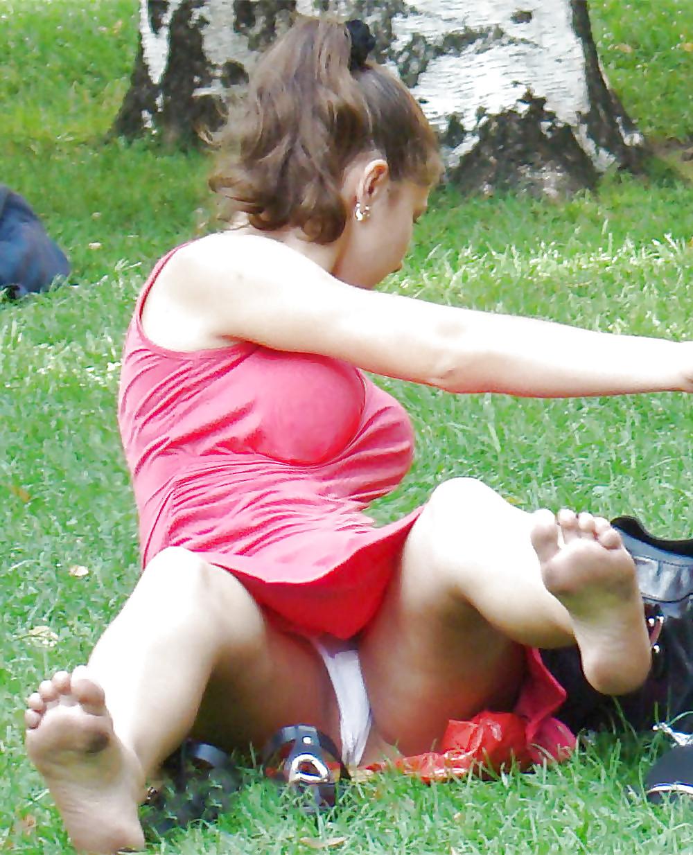 14P Girls flashing