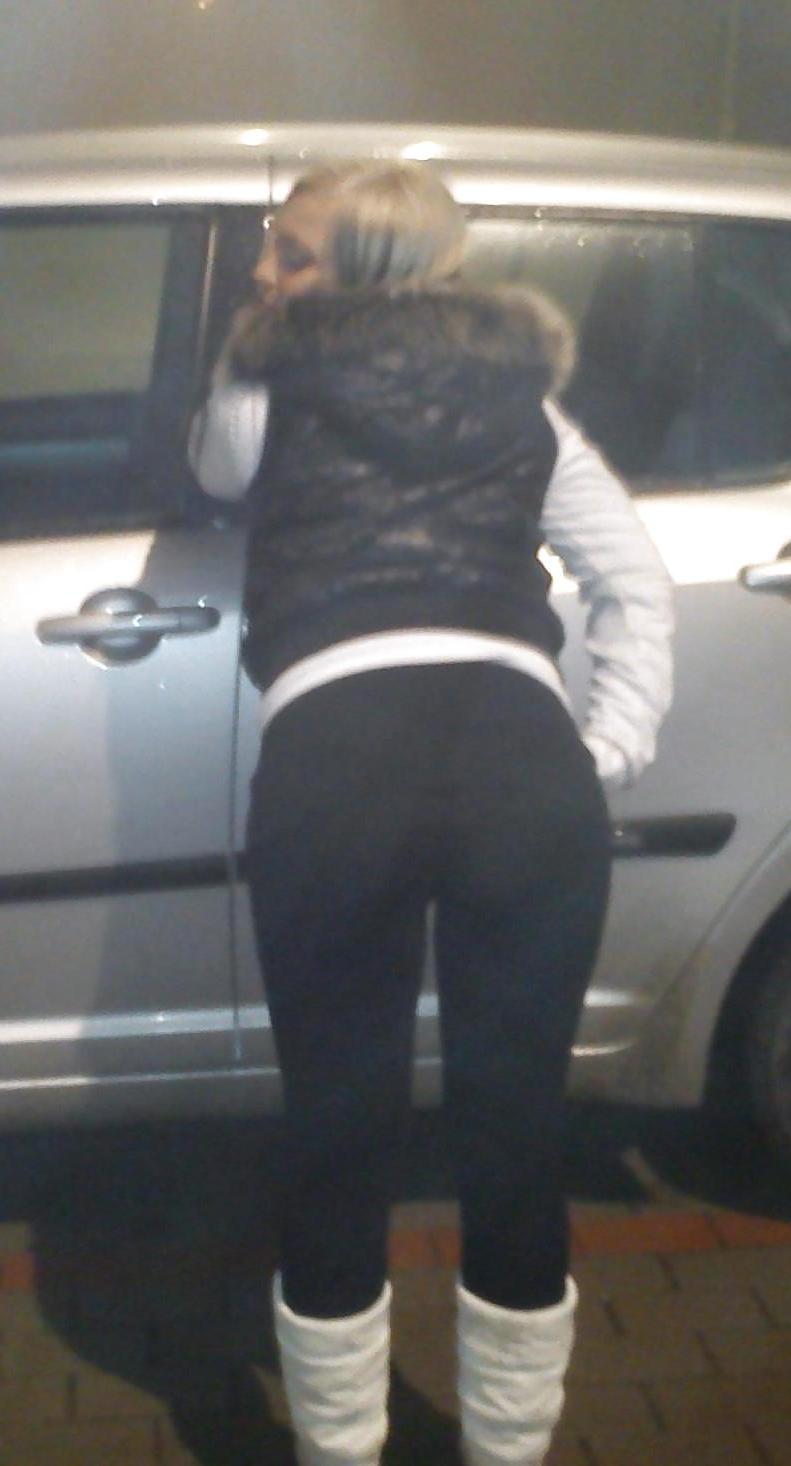 22P Girls in black pants