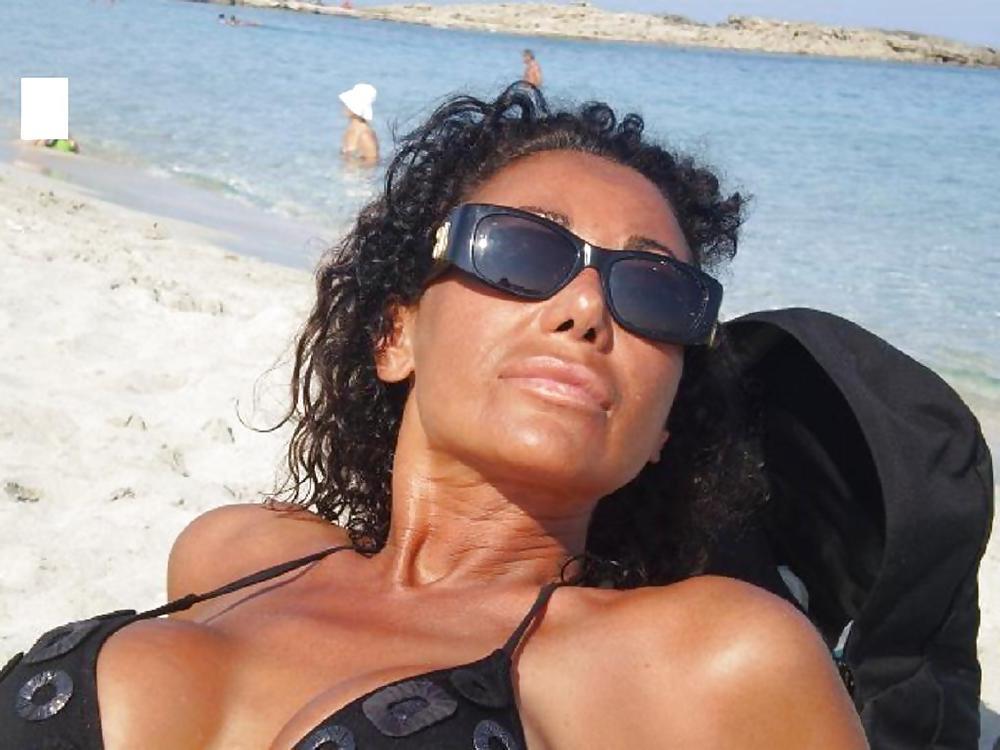 11P Italian milf: beatrice