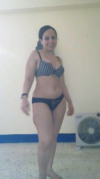 9P Flashing Tunisian girl 