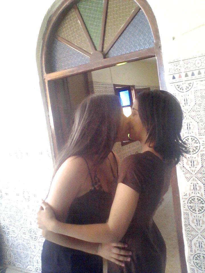 9P Flashing Tunisian girl 