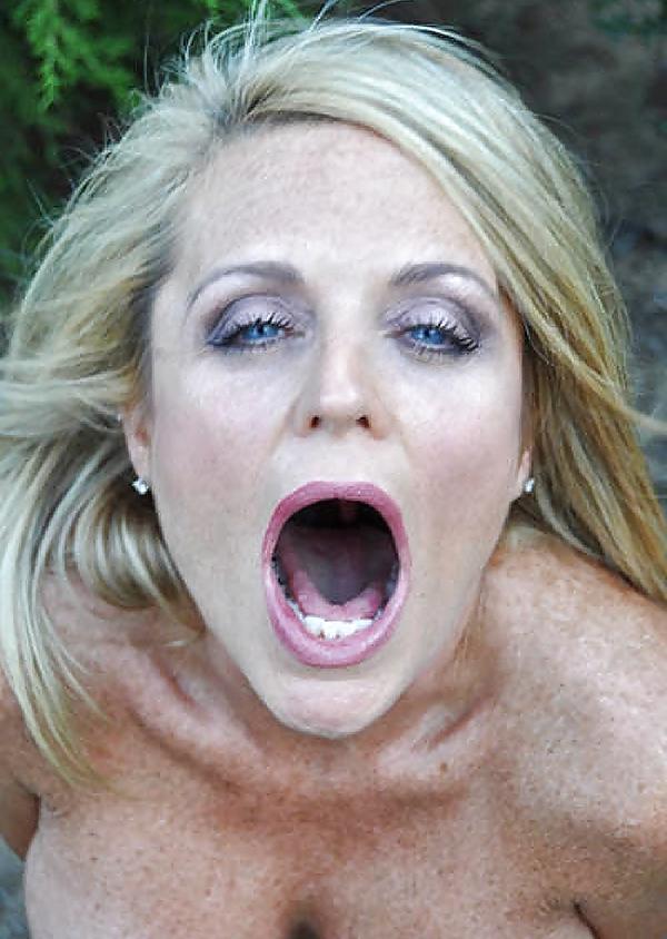 25P Milf open mouth