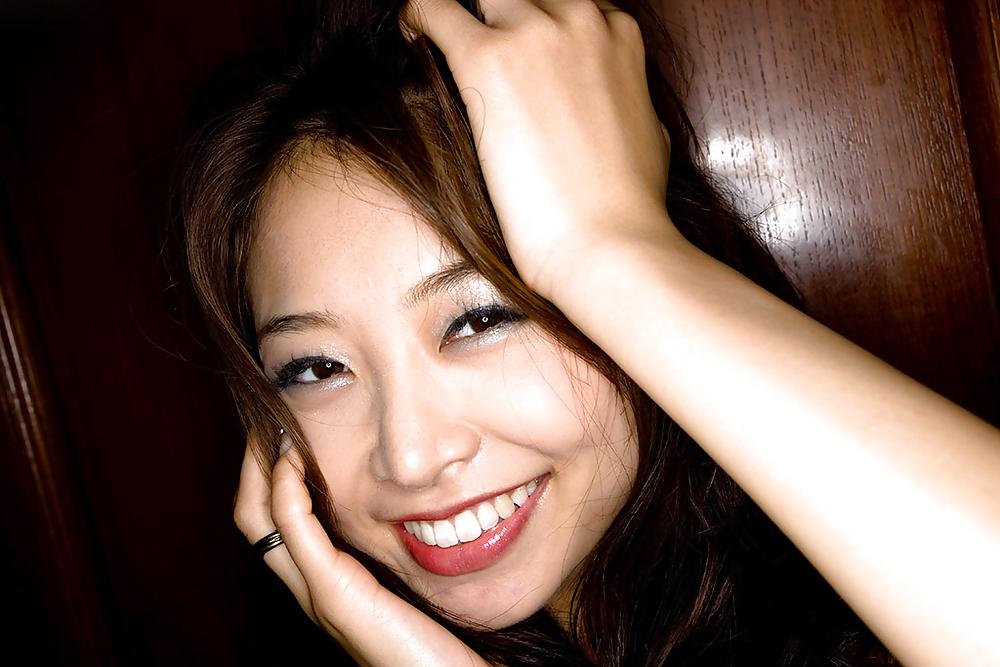 8P Japanese girl flashing at party