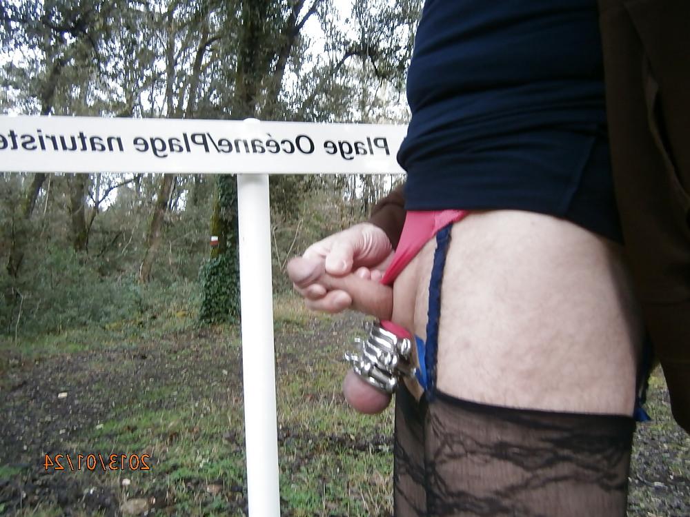 11P Exhib outddor flashing cock sexe bite 