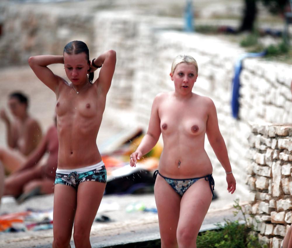 25P Horny nudist girls showing their pussies &tits Beach Teens 4