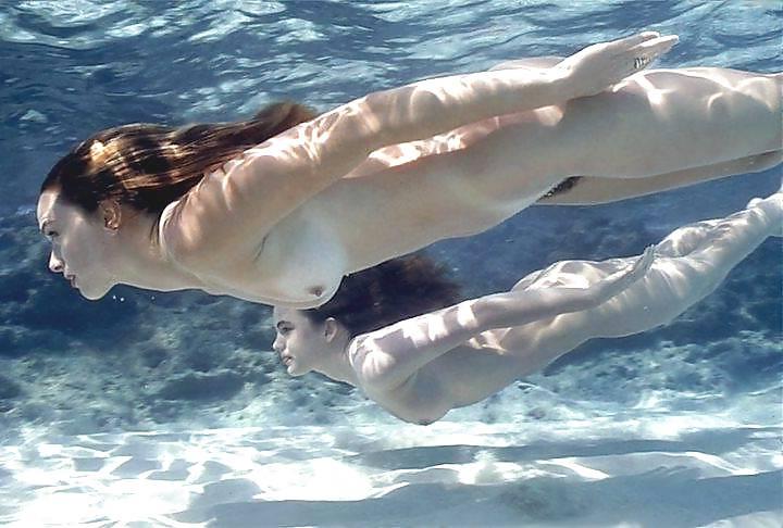 25P Horny nudist girls showing their pussies &tits Beach Teens 4