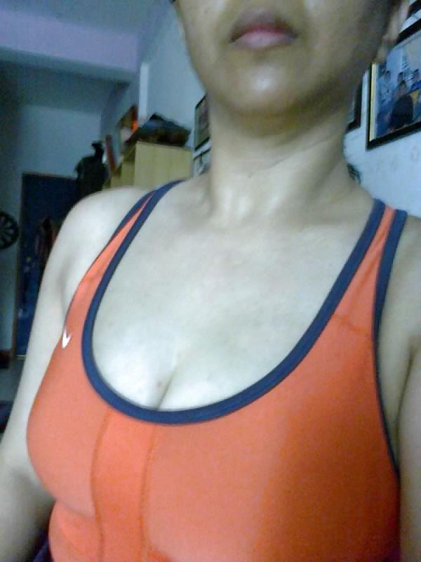 21P Malay MILF Mature Tudung Tits