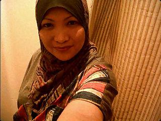 21P Malay MILF Mature Tudung Tits