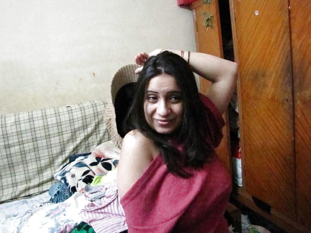 14P Sexy & cute arab woman