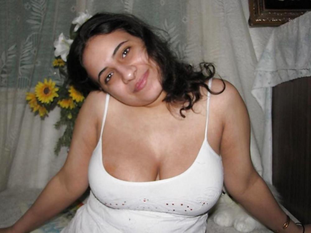 14P Sexy & cute arab woman