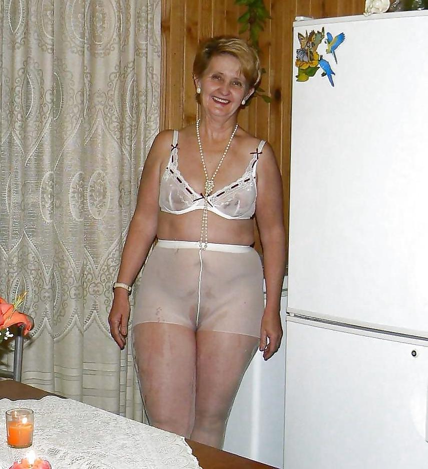 25P Meine x Hmaster Favoriten-Oma mit Strumpfhose