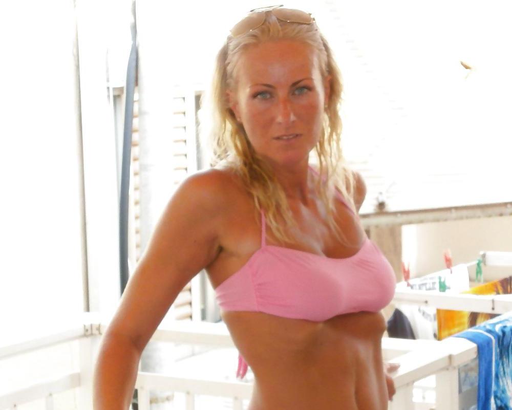 25P Two nice milf with big natural tits