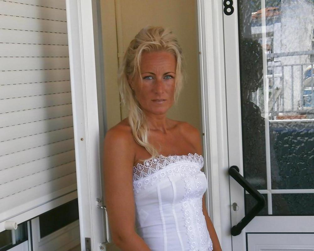 25P Two nice milf with big natural tits