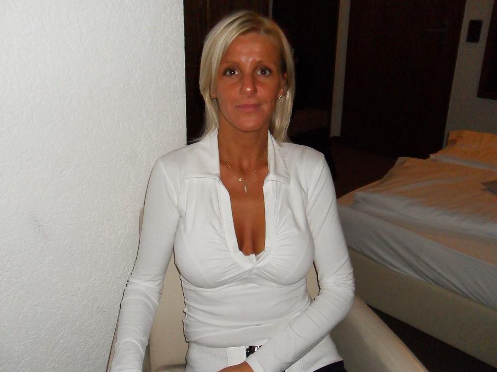 25P Two nice milf with big natural tits