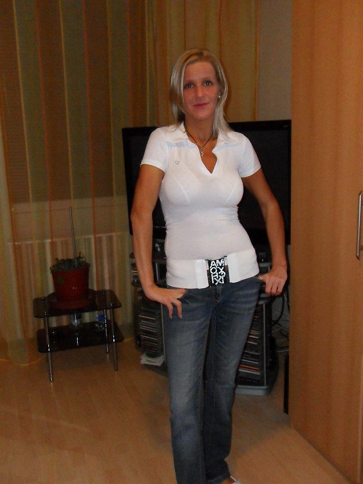 25P Two nice milf with big natural tits