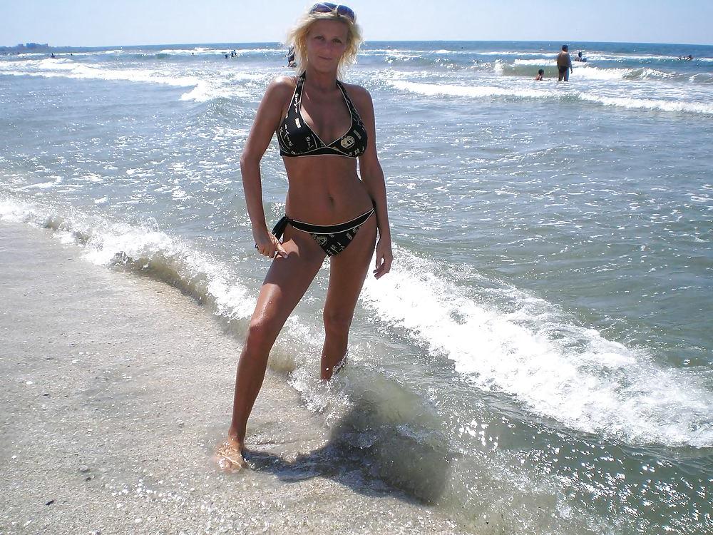 25P Two nice milf with big natural tits