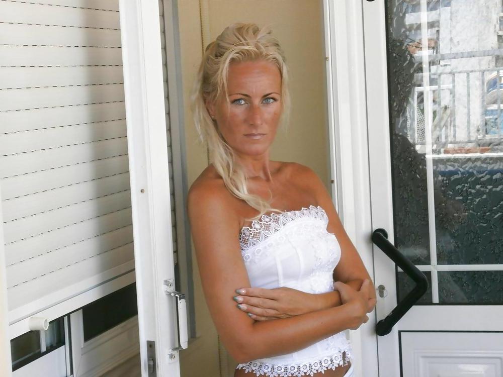 25P Two nice milf with big natural tits