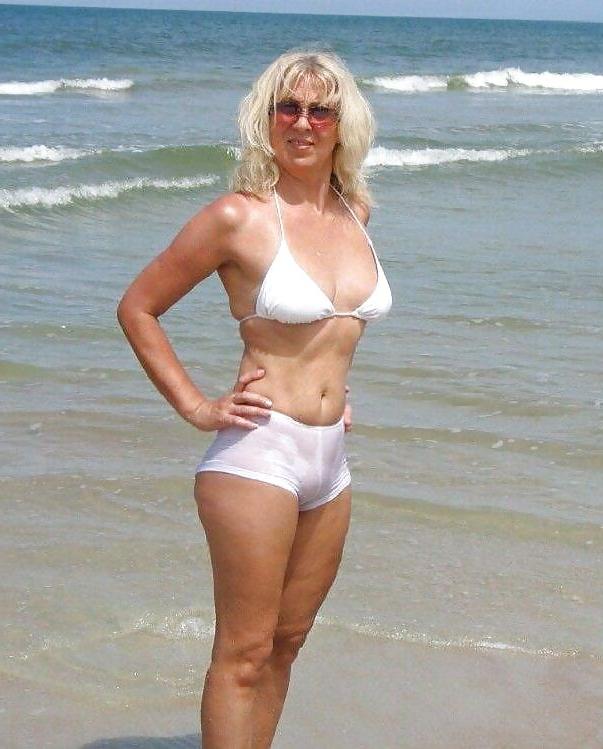 17P Milf at the beach