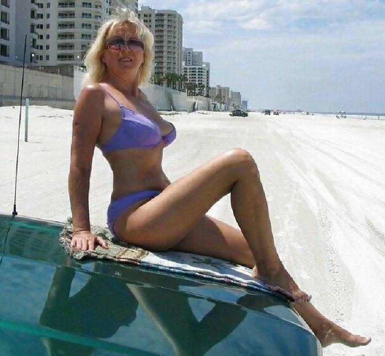 17P Milf at the beach