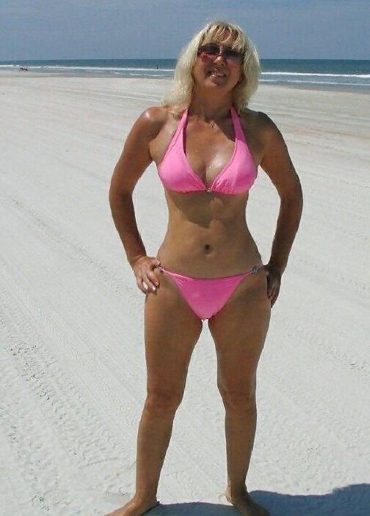 17P Milf at the beach