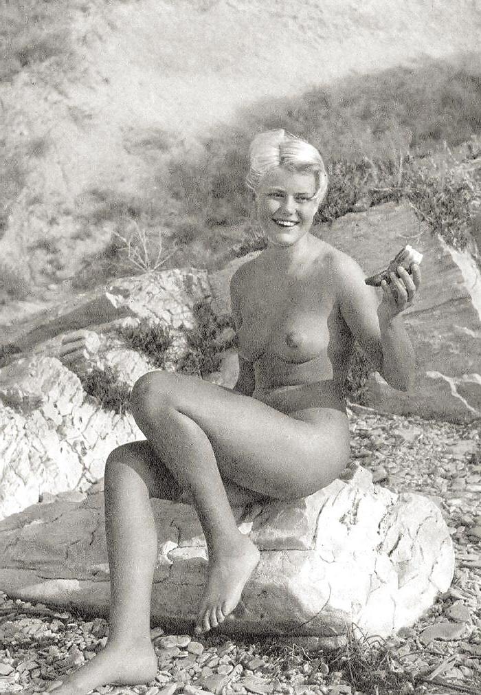 20P Vintage nudist.