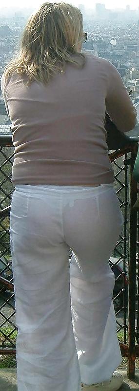 6P sexy bums in linen pants