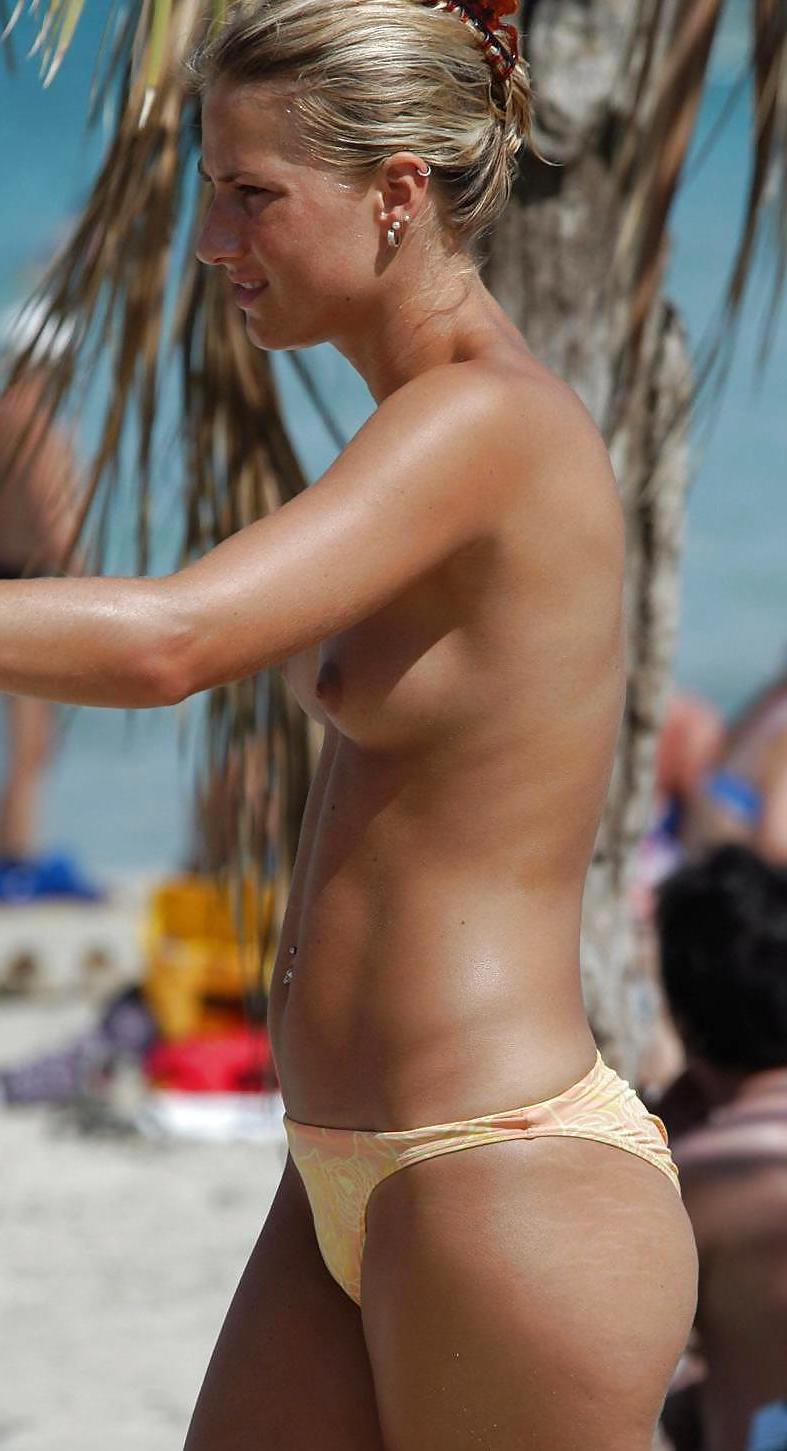 25P Beach Beauties 019 - Candid