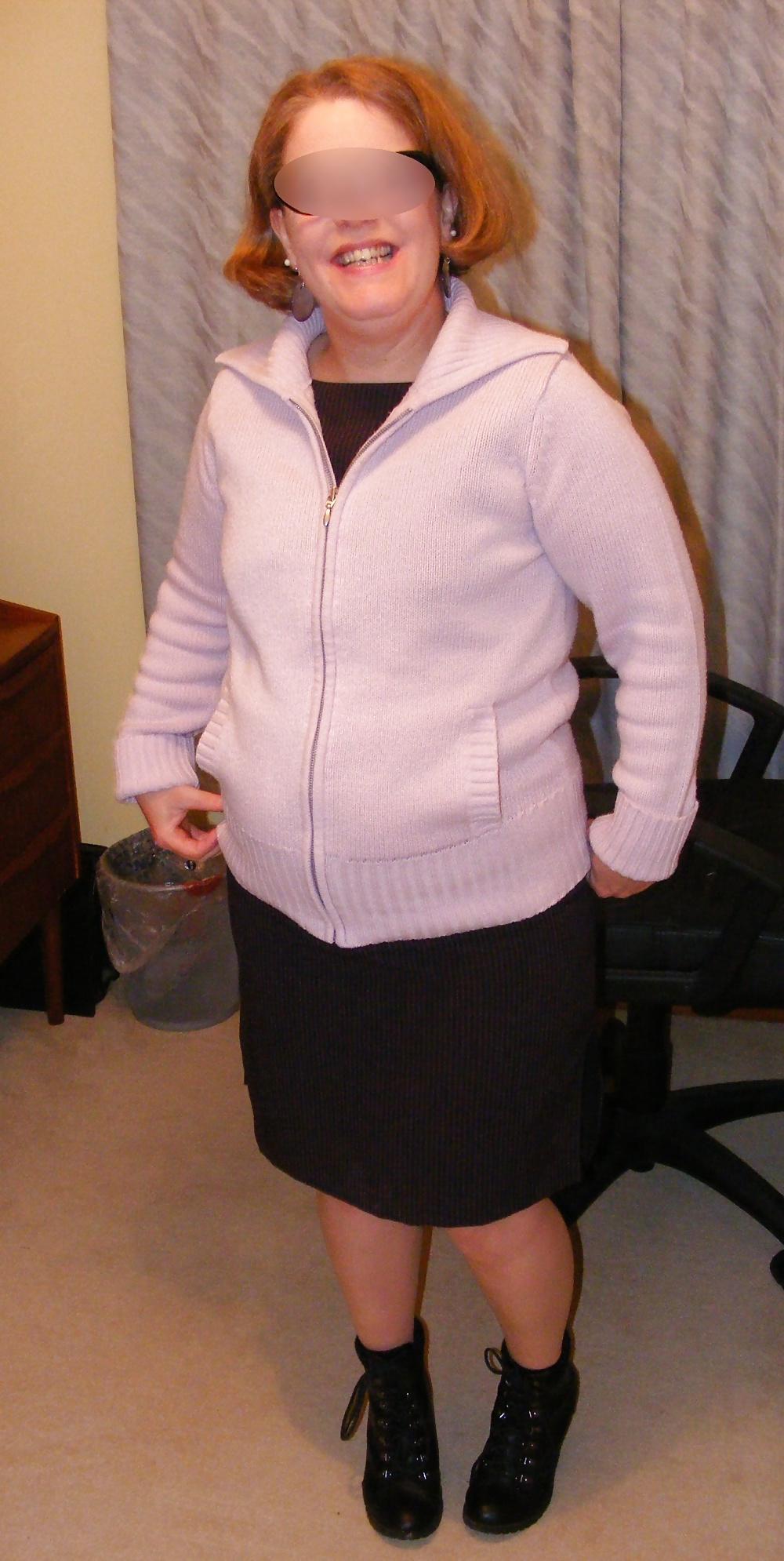 25P Slutty secretary in ripped tights