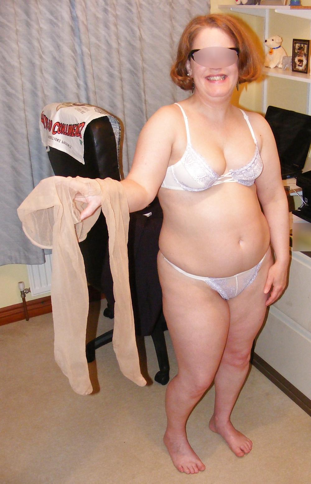 25P Slutty secretary in ripped tights