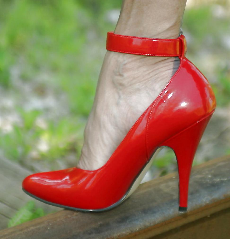 25P Nylons in Heels