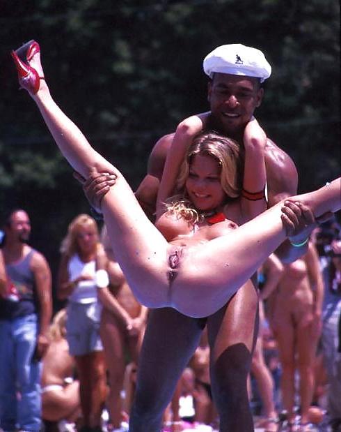 25P Public flash --- public nude girls