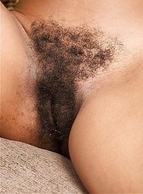 25P Beautiful hairy pussy 