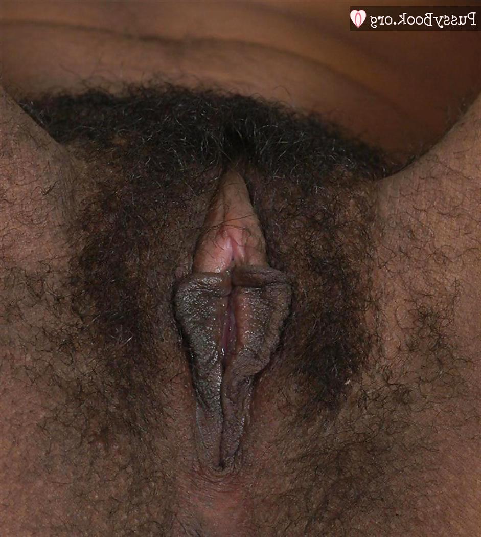 25P Beautiful hairy pussy 