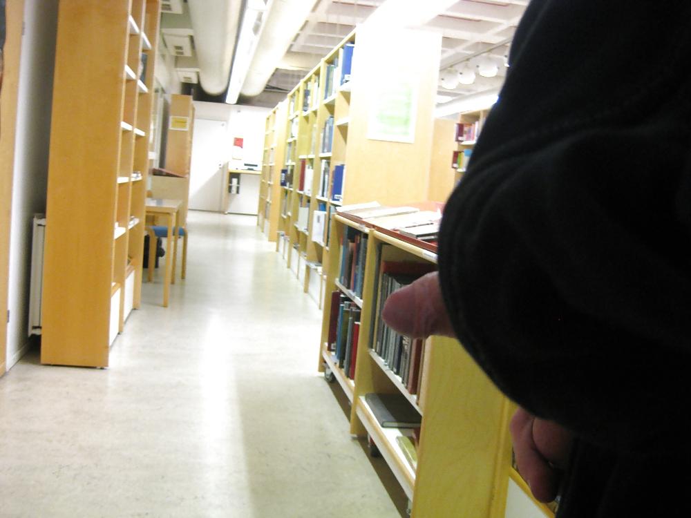 9P Finland public cock flashing
