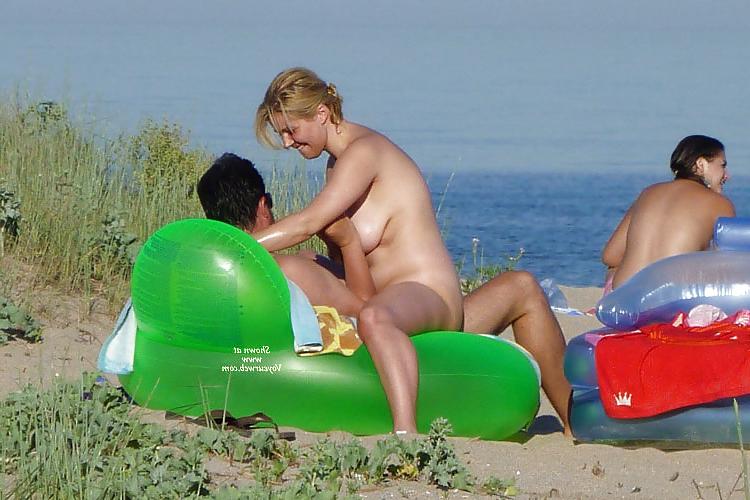 20P Naked beach 18.
