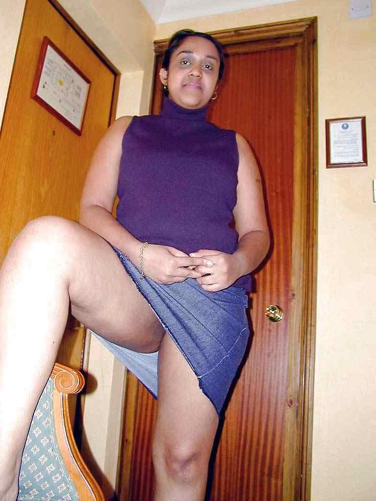 25P HAIRY PAKISTANI SLUT FROM UK 