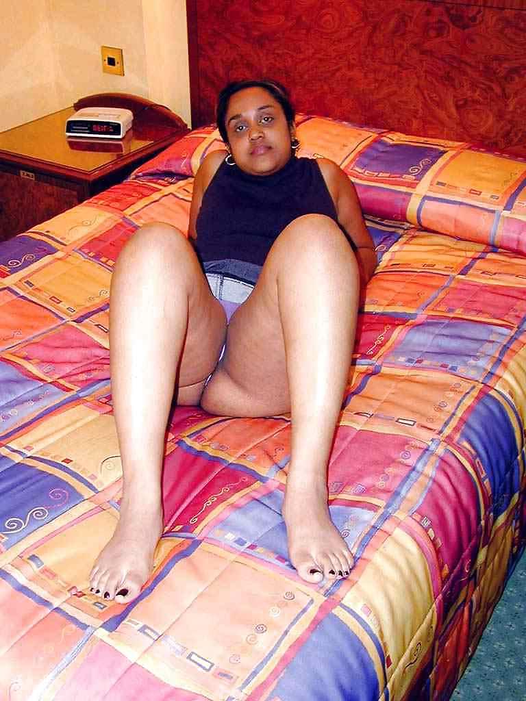 25P HAIRY PAKISTANI SLUT FROM UK 