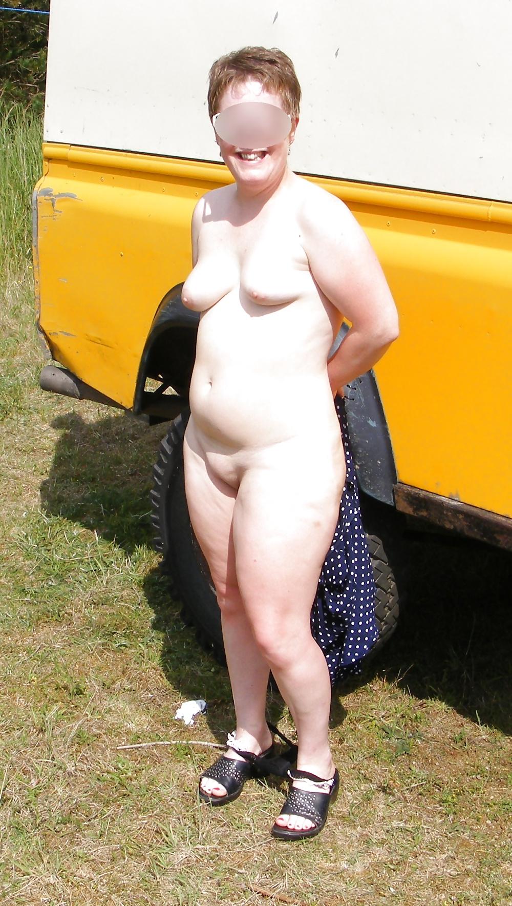 15P Flashing at a forest picnic